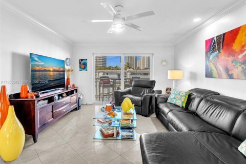 Copropriété à vendre à North Miami Beach, Floride: 2 chambres, 96.8 m2 № 2007767 - photo 3