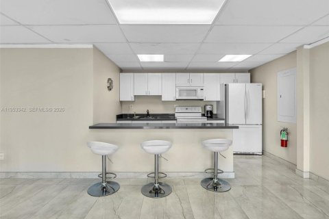 Copropriété à vendre à North Miami Beach, Floride: 2 chambres, 96.8 m2 № 2007767 - photo 30