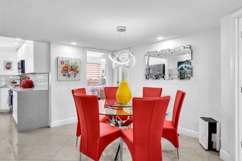 Copropriété à vendre à North Miami Beach, Floride: 2 chambres, 96.8 m2 № 2007767 - photo 15