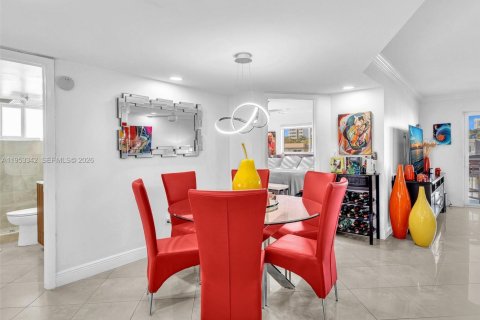 Copropriété à vendre à North Miami Beach, Floride: 2 chambres, 96.8 m2 № 2007767 - photo 13