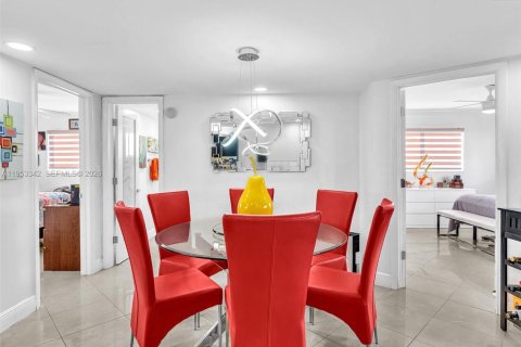 Copropriété à vendre à North Miami Beach, Floride: 2 chambres, 96.8 m2 № 2007767 - photo 14