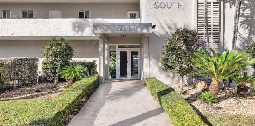 Condo à North Miami Beach, Floride, 2 chambres  № 2007767