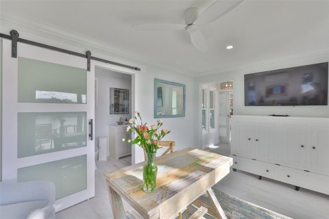 House in Largo, Florida 3 bedrooms, 232.63 sq.m. № 1833177 - photo 15