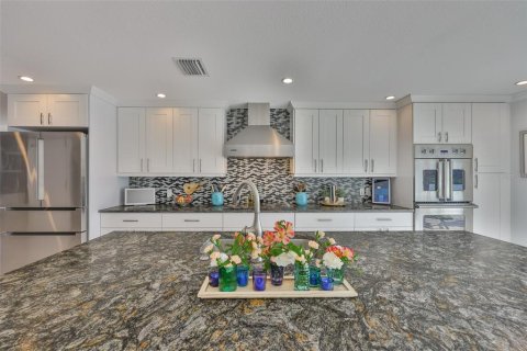 House in Largo, Florida 3 bedrooms, 232.63 sq.m. № 1833177 - photo 9