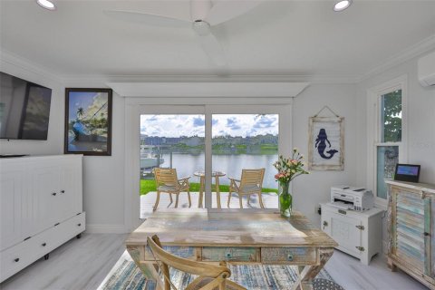 House in Largo, Florida 3 bedrooms, 232.63 sq.m. № 1833177 - photo 14