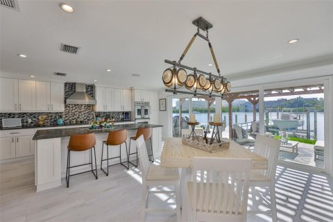 House in Largo, Florida 3 bedrooms, 232.63 sq.m. № 1833177 - photo 5