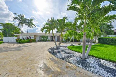 House in Largo, Florida 3 bedrooms, 232.63 sq.m. № 1833177 - photo 1