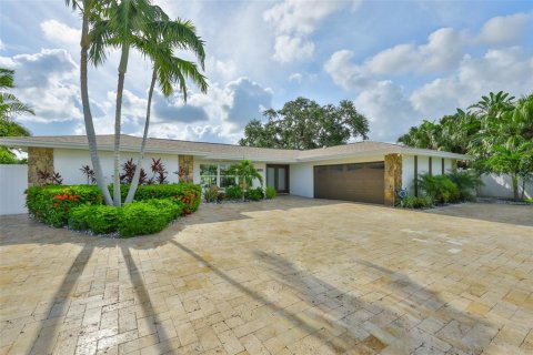 House in Largo, Florida 3 bedrooms, 232.63 sq.m. № 1833177 - photo 2