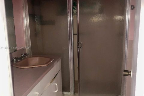 Villa ou maison à vendre à Miami, Floride: 3 chambres, 169.45 m2 № 2031617 - photo 10