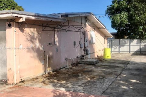 Villa ou maison à vendre à Miami, Floride: 3 chambres, 169.45 m2 № 2031617 - photo 3