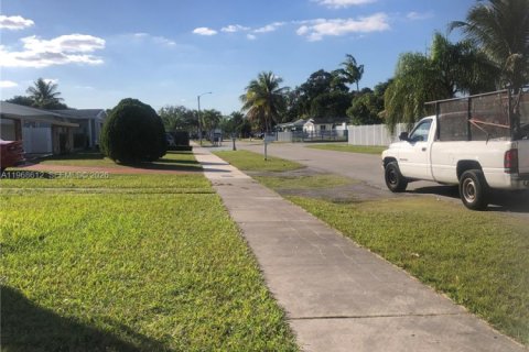 Villa ou maison à vendre à Miami, Floride: 3 chambres, 169.45 m2 № 2031617 - photo 2