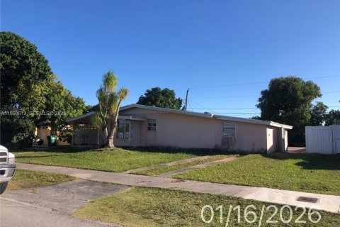 Дом в Майами, Флорида 3 спальни, 169.45м2 № 2031617