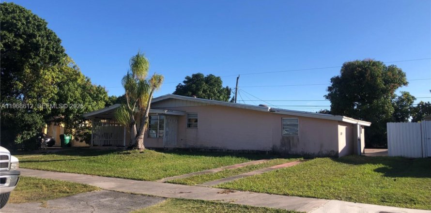 Villa ou maison à Miami, Floride 3 chambres, 169.45 m2 № 2031617