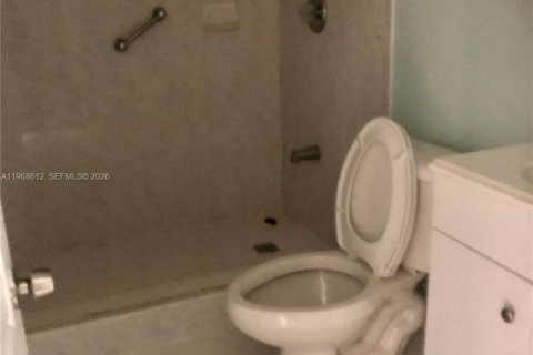 Villa ou maison à vendre à Miami, Floride: 3 chambres, 169.45 m2 № 2031617 - photo 11