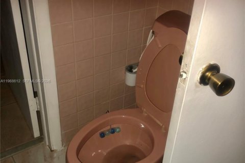 Villa ou maison à vendre à Miami, Floride: 3 chambres, 169.45 m2 № 2031617 - photo 8