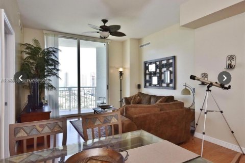 Condominio en alquiler en Hallandale Beach, Florida, 2 dormitorios, 100.43 m2 № 2028256 - foto 2