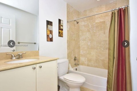 Condominio en alquiler en Hallandale Beach, Florida, 2 dormitorios, 100.43 m2 № 2028256 - foto 10
