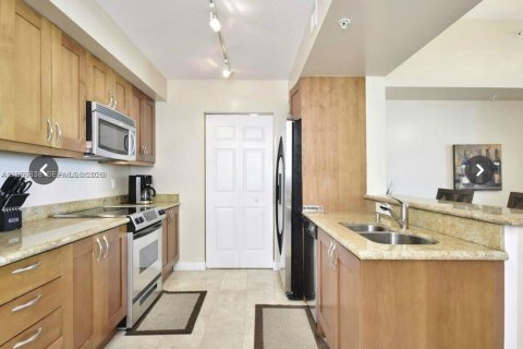 Condominio en alquiler en Hallandale Beach, Florida, 2 dormitorios, 100.43 m2 № 2028256 - foto 5