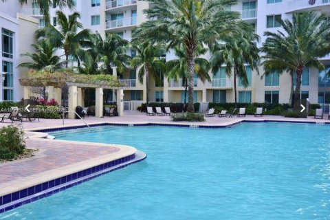 Condominio en alquiler en Hallandale Beach, Florida, 2 dormitorios, 100.43 m2 № 2028256 - foto 17