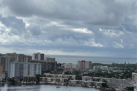 Condominio en alquiler en Hallandale Beach, Florida, 2 dormitorios, 100.43 m2 № 2028256 - foto 24