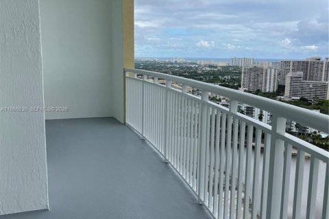 Condominio en alquiler en Hallandale Beach, Florida, 2 dormitorios, 100.43 m2 № 2028256 - foto 21