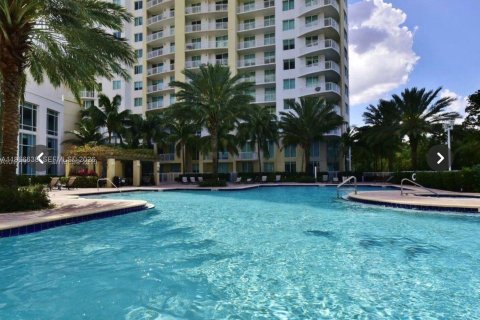 Condominio en alquiler en Hallandale Beach, Florida, 2 dormitorios, 100.43 m2 № 2028256 - foto 19