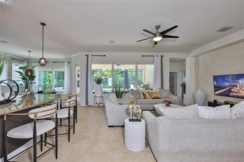 House in Apollo Beach, Florida 4 bedrooms, 300.63 sq.m. № 1883727 - photo 2
