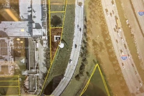 Купить коммерческую недвижимость в Майами, Флорида № 2060326 - фото 2