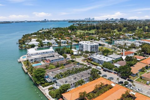 Villa ou maison à vendre à Miami Beach, Floride: 4 chambres, 199.74 m2 № 2187242 - photo 17