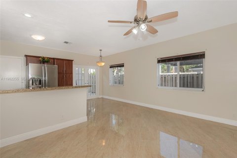 Adosado en alquiler en Tamarac, Florida, 3 dormitorios, 151.99 m2 № 2026204 - foto 9