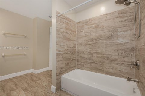 Adosado en alquiler en Tamarac, Florida, 3 dormitorios, 151.99 m2 № 2026204 - foto 19