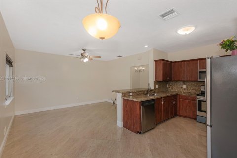 Adosado en alquiler en Tamarac, Florida, 3 dormitorios, 151.99 m2 № 2026204 - foto 14