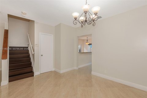 Adosado en alquiler en Tamarac, Florida, 3 dormitorios, 151.99 m2 № 2026204 - foto 7
