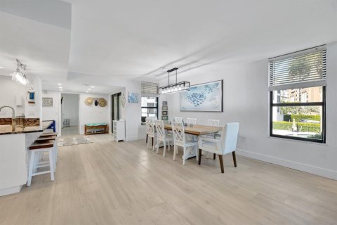 Купить таунхаус в Хатчинсон-Айленд-Саут, Флорида 9 комнат, 246.01м2, № 2409541 - фото 15