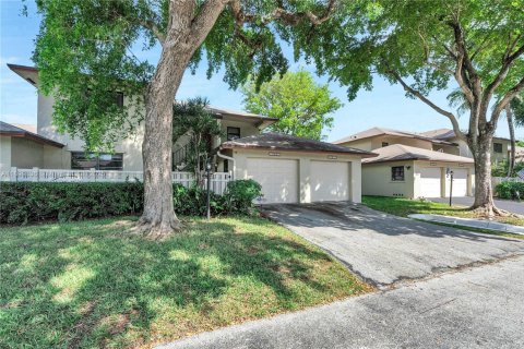 Condo in Pompano Beach, Florida, 2 bedrooms  № 1951628 - photo 3