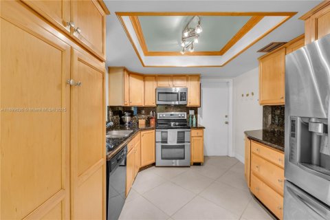 Condo in Pompano Beach, Florida, 2 bedrooms  № 1951628 - photo 6