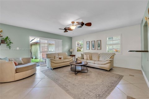 Condo in Pompano Beach, Florida, 2 bedrooms  № 1951628 - photo 13