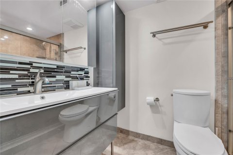 Condo in Pompano Beach, Florida, 2 bedrooms  № 1951628 - photo 18