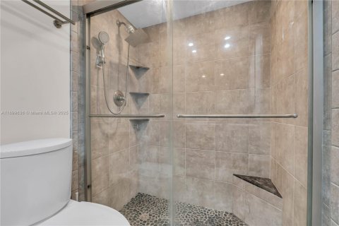 Condo in Pompano Beach, Florida, 2 bedrooms  № 1951628 - photo 19