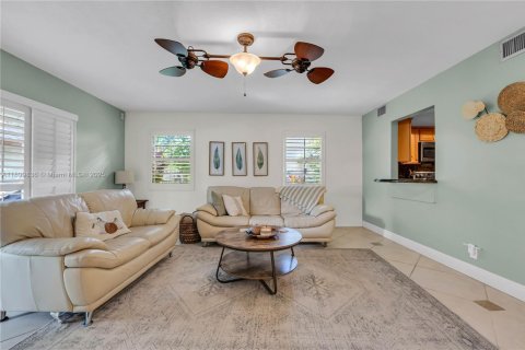 Condo in Pompano Beach, Florida, 2 bedrooms  № 1951628 - photo 12