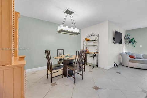 Condo in Pompano Beach, Florida, 2 bedrooms  № 1951628 - photo 8