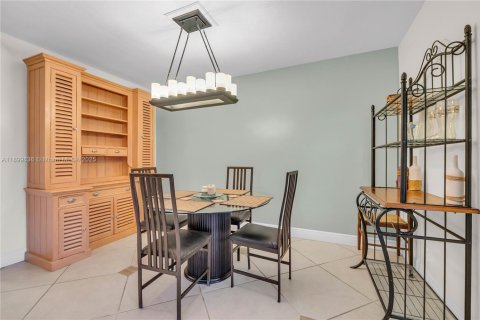 Condo in Pompano Beach, Florida, 2 bedrooms  № 1951628 - photo 10