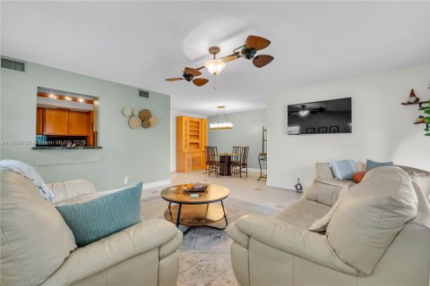 Condo in Pompano Beach, Florida, 2 bedrooms  № 1951628 - photo 14