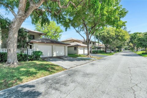 Condo in Pompano Beach, Florida, 2 bedrooms  № 1951628 - photo 27