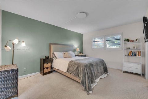 Condo in Pompano Beach, Florida, 2 bedrooms  № 1951628 - photo 16