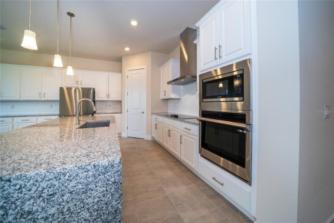 House in Wesley Chapel, Florida 5 bedrooms, 396.79 sq.m. № 1759948 - photo 13