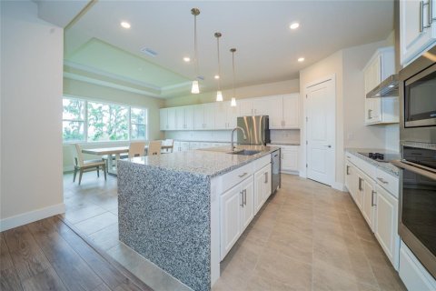 House in Wesley Chapel, Florida 5 bedrooms, 396.79 sq.m. № 1759948 - photo 9