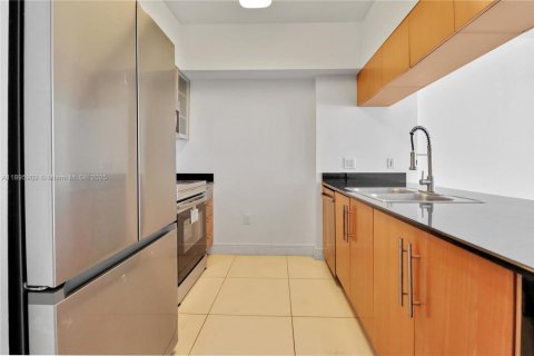 Condo in Miami, Florida, 1 bedroom  № 1948527 - photo 5