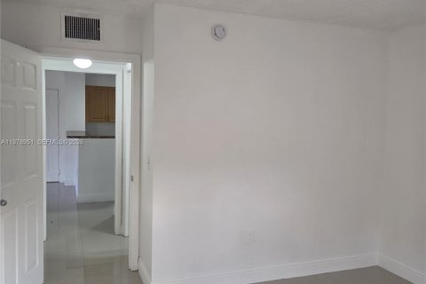 Appartement à louer à Miramar, Floride: 1 chambre, 65.03 m2 № 2045998 - photo 7