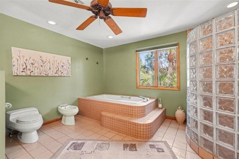 House in Merrit Island, Florida 5 bedrooms, 338.63 sq.m. № 2139540 - photo 17